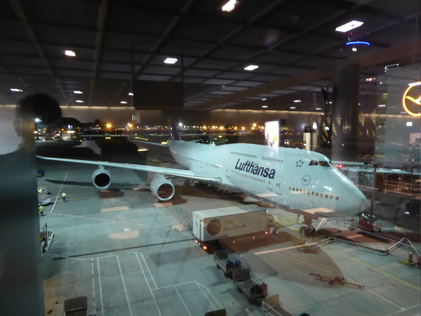 The plane To Hong Kong